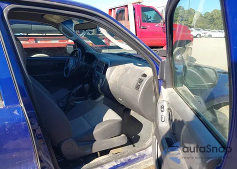 2005 Ford Escape Xls z USA, uszkodzony, nr VIN 1FMYU02Z85KD28650